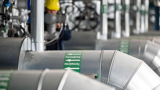 Blick in eine Fernwärmeverteilstation. Symbolbild: Marijan Murat, DPA-Archiv Kommunen zu Wärmeplanung