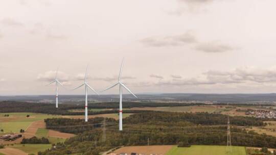 Die Bildmontage der Bürgerinitiative „Vernunftenergie auf der Platte“ zeigt mögliche Windräderstandorte beim Wiernsheimer Teilor