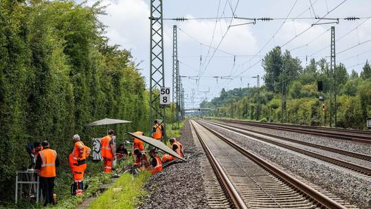 Brandanschlag auf wichtige Bahnstrecke