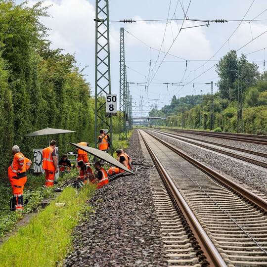 Brandanschlag auf wichtige Bahnstrecke