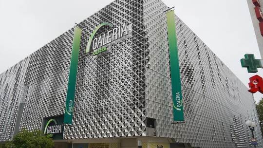 Dieses Gebäude in der Pforzheimer Innenstadt hat einst Galeria Kaufhof genutzt. Roller
