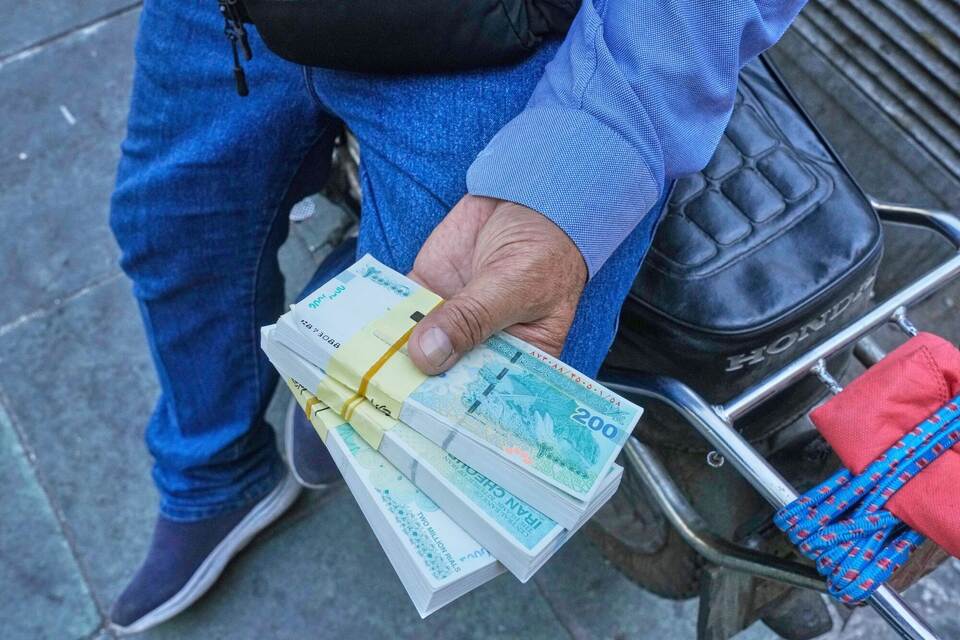 Irans Währung vor Sanktions-Wiedereinführung auf Rekordtief