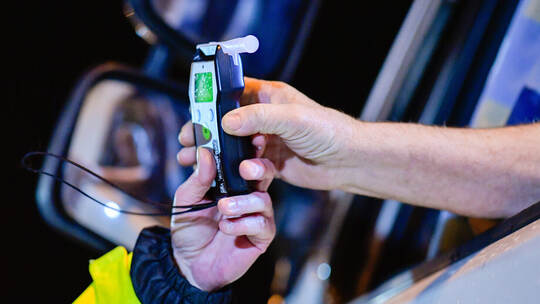 Alkoholkontrollen auf Autobahnraststätten - Symbolbild