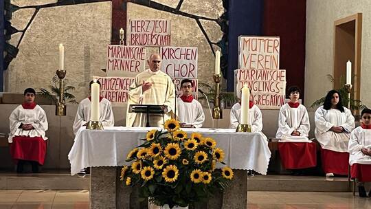 Pfarrer und stellvertretender Dekan Georg Lichtenberger will die Kirchentüren weit öffnen, um den Menschen zu helfen. Reinhold