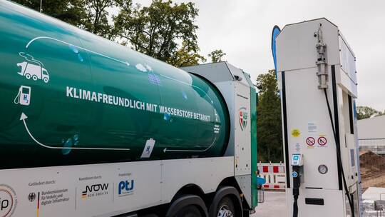 Stadt Freiburg eröffnet Wasserstofftankstelle für Müllautos Stadt Freiburg eröffnet Wasserstofftankstelle für Müllautos
