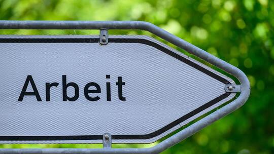 Zahl der Arbeitslosen sinkt wieder unter Drei-Millionen-Grenze