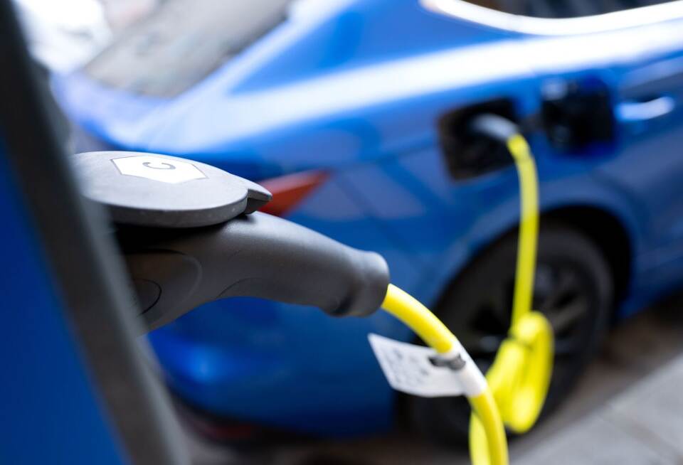Elektroauto an Ladesäulen