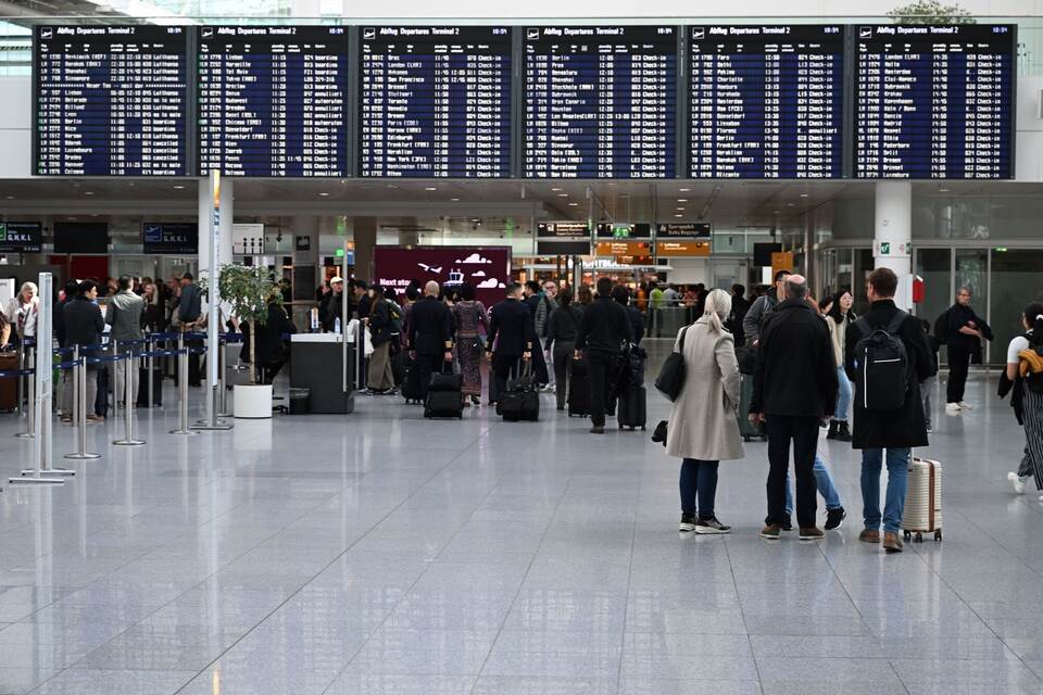Flughafen München stellt wegen möglicher Drohnen Betrieb ein