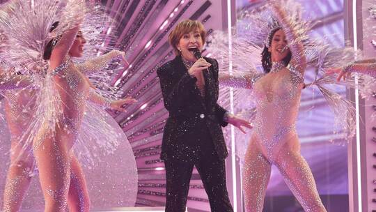 Paola als Gast beim Eurovision Song Contest Finale 2025
