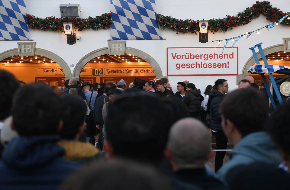 Münchner Oktoberfest überfüllt