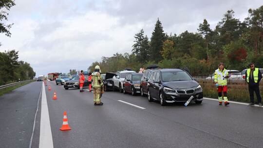Crash auf der A5 - Mehrere Fahrzeuge bei Unfall beteiligt