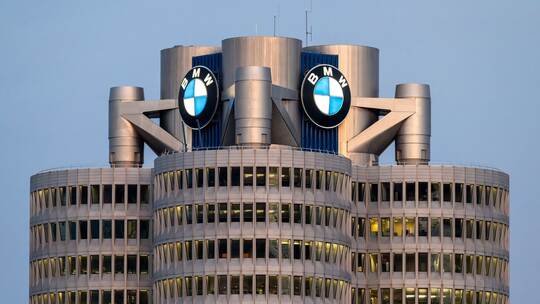 BMW Konzernzentrale mit BMW Logo