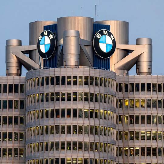 BMW Konzernzentrale mit BMW Logo