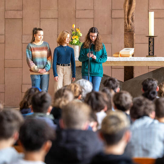 Zum Rahmenprogramm des 23. Februar hat beispelsweise im Jahr 2024 etwa der Poetry Slam von Schülern in der Markuskirche gehört. Poetry Slam Markuskirche