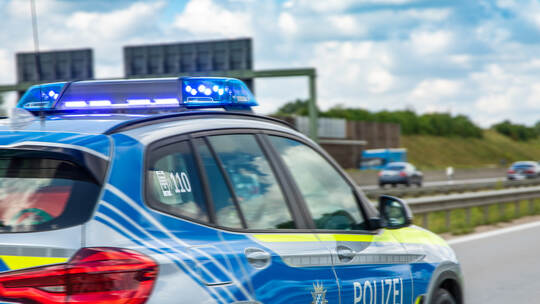 Autobahnpolizei Einsatzfahrzeug auf Streife
