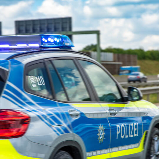 Autobahnpolizei Einsatzfahrzeug auf Streife