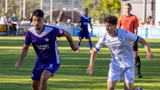 Enes Türköz (links, im Spiel gegen den KSC II) fehlt dem FC Nöttingen wegen einer Verletzung. Ralf Becker