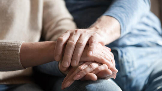 Die Goldstadt weist besonders hohe Zahlen auf, was die Demenzerkrankten angeht. Foto: iStockphoto/fizkes/dpa Demenz: Diabetes-Management so einfach wie möglich machen