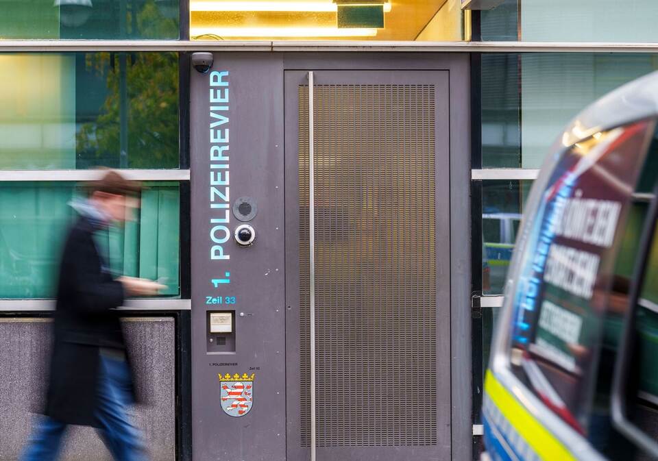 Ermittlungen gegen hessische Polizisten Ermittlungen gegen hessische Polizisten