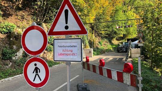 Gesperrte Albtalstraße im Schwarzwald