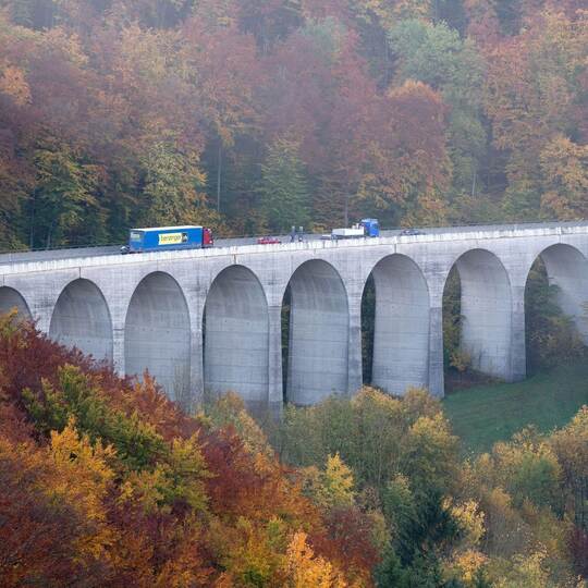 Autobahn 8