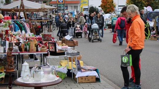 Viel los ist bei der Schnäppchenjagd.