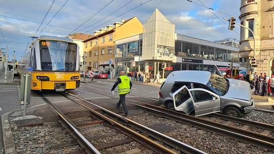 Auto kollidiert mit Stuttgarter Stadtbahn