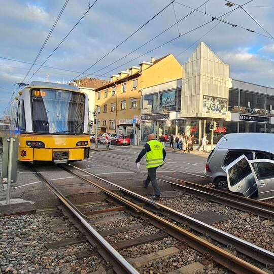 Auto kollidiert mit Stuttgarter Stadtbahn