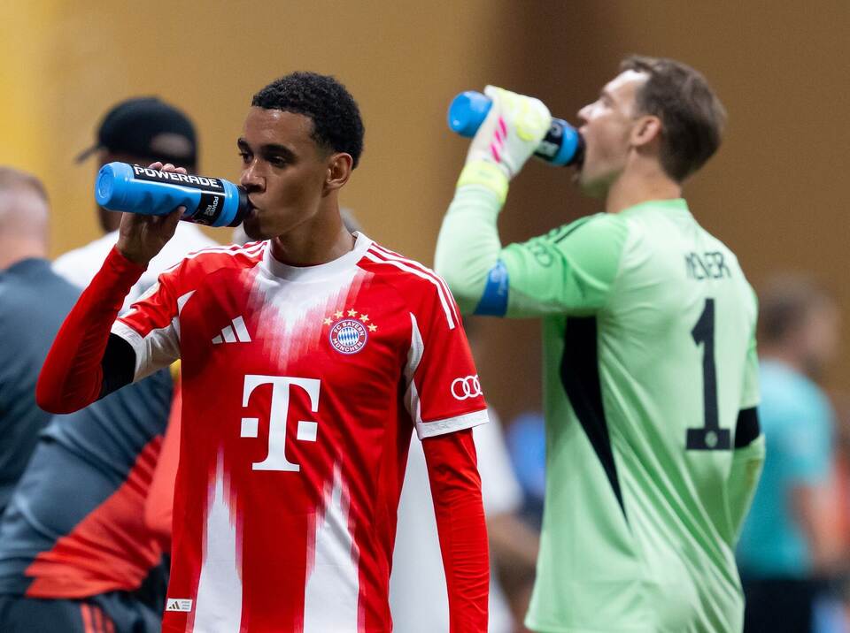 Jamal Musiala (l) und Manuel Neuer Jamal Musiala (l) und Manuel Neuer