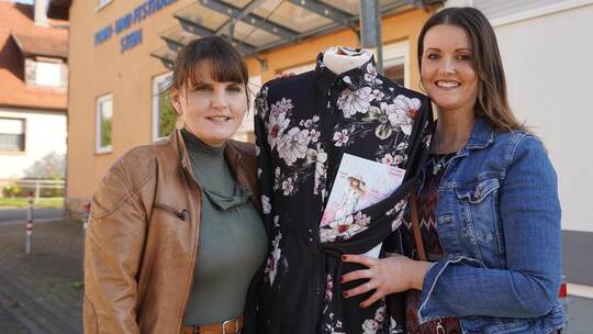 Anna Becker (links) und Dorothee Kraus freuen sich auf den Markt für Mode aus zweiter Hand. Stattfinden soll er in der Steiner T