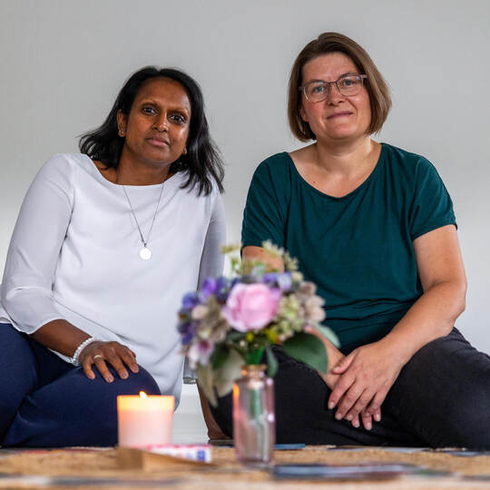 Julia Gerhard (links) und Melanie Klotz unterstützen trauernde Eltern. Sternenkinder Eltern Treff Öschelbronn