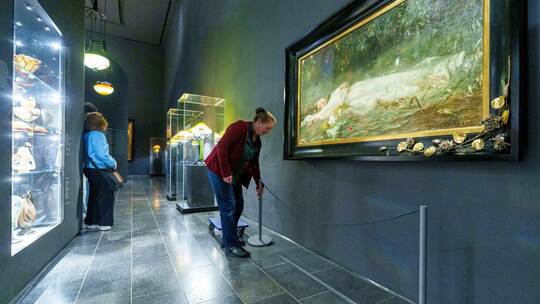 Swift-Video zeigt ein Motiv aus Museum Wiesbaden Swift-Video zeigt ein Motiv aus Museum Wiesbaden