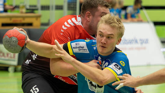 Beim Topfavoriten der Liga in Konstanz sind die Handballer der SG Pforzheim/Eutingen (Jona Mauch, vorn) am Samstag zu Gast. Ralf