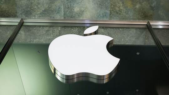 Apple Apple