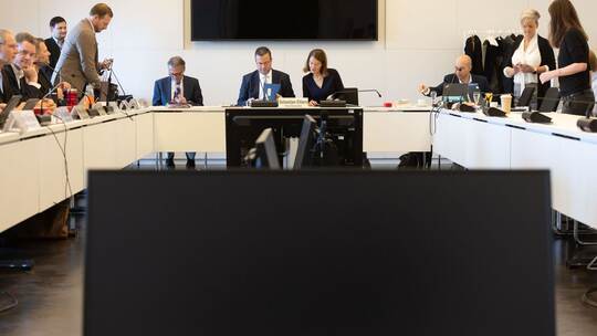 Untersuchungsausschusssitzung in Schwerin Untersuchungsausschusssitzung in Schwerin