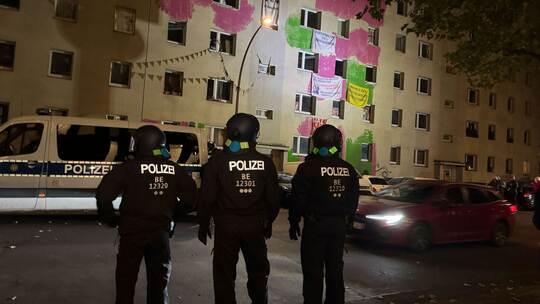 Polizeieinsatz wegen geplanter Räumung in Berlin-Mitte Polizeieinsatz wegen geplanter Räumung in Berlin-Mitte