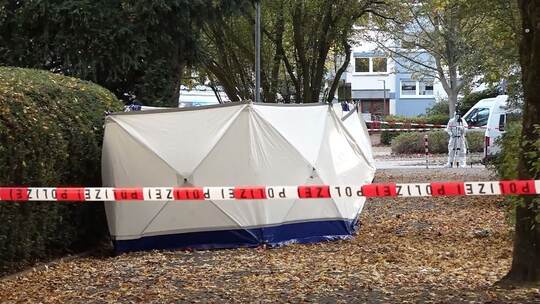 30-jährige Frau in Bremen getötet - Sohn verletzt 30-jährige Frau in Bremen getötet - Sohn verletzt