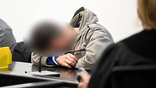 Mitglied der Großfamilie im Prozess wegen Messerattacke Mitglied der Großfamilie im Prozess wegen Messerattacke