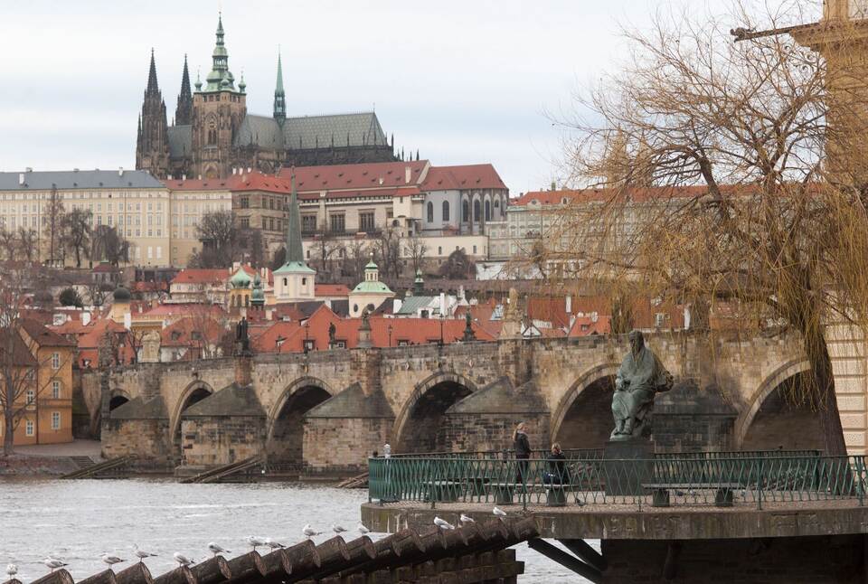 Die tschechische Hauptstadt Prag mit der Moldau Die tschechische Hauptstadt Prag mit der Moldau
