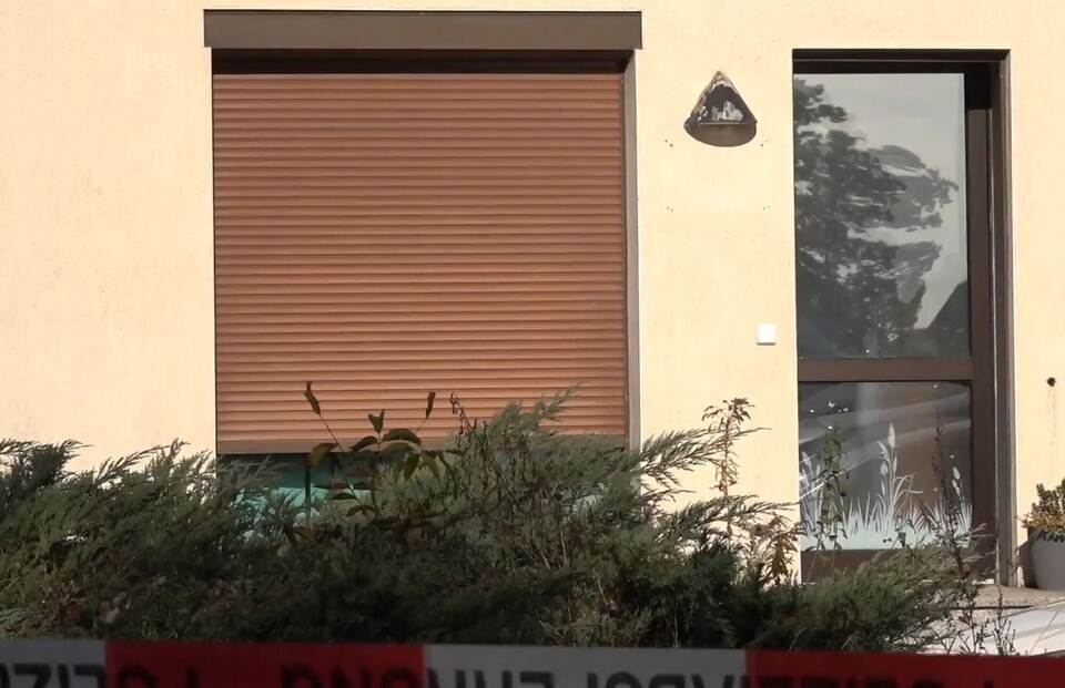 Berliner Polizei durchsucht Grundstück in Brandenburg Berliner Polizei durchsucht Grundstück in Brandenburg