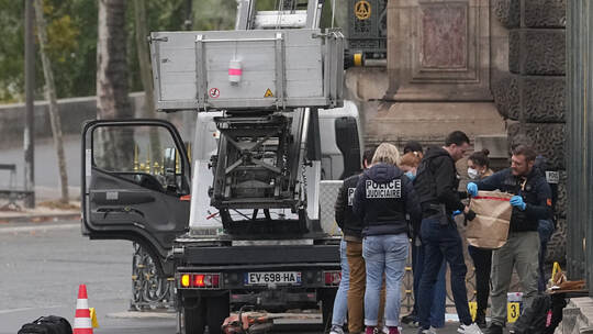 Raubüberfall auf Louvre in Paris