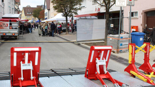 Zufahrtssperren – wie hier am 12. Oktober beim Dürrmenzer Herbstmarkt – haben zuletzt für eine Verkleinerung der Ausstellerfläch