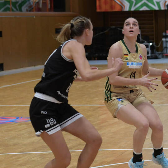 Keltern mit Ysaline Saulnier (rechts) trifft im EuroCup auf Peja 03 aus dem Kosovo. Ripberger
