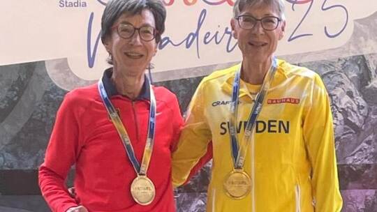 Helga Rett von Gazelle Pforzheim/Königsbach (links) mit der Schwedin Lilly Wizen. Müller