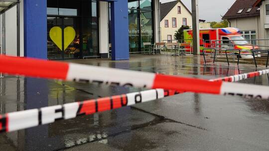 Jugendlicher in Supermarkt niedergestochen Jugendlicher in Supermarkt niedergestochen