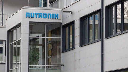 Auch der Rutronik-Stammsitz in Ispringen ist vom Stellenabbau betroffen. Rutronik Ispringen Firmenlogo