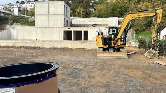 Der Betonkern des neuen Kindergartens steht schon im Nieferner Vorort, jetzt beginnen Innenarbeiten sowie die Einrichtung der Ra