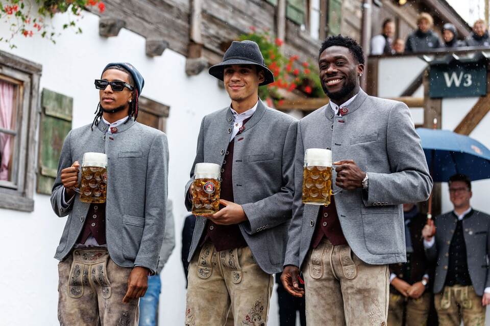 Besuch des FC Bayern München auf dem Oktoberfest Besuch des FC Bayern München auf dem Oktoberfest