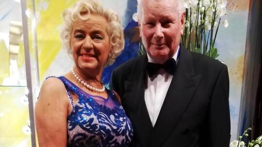 Elegant zeigen sich Ulrike und Dieter Friedrich beim Goldstadtpokal.