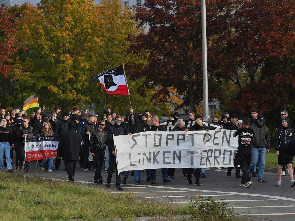 Unversöhnlich stehen sich Rechte und Linke gegenüber – dabei gibt es jenseits der Politik durchaus Gemeinsamkeiten. An die müsse Rechte Demonstration in Marzahn